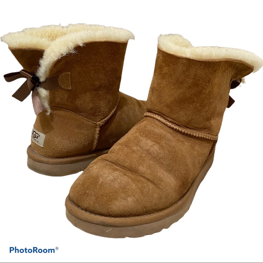 UGG Australia 1005062 Bailey Bow Short Boot Tan